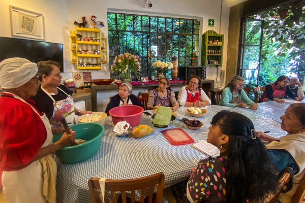 <p>Taller Cocina de la huerta: tamales, corundas y postre de papaya</p> - Imagen 1